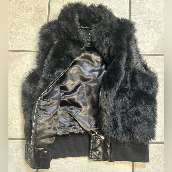 Fuzzy Sleeveless Vest - Picture 5 of 5